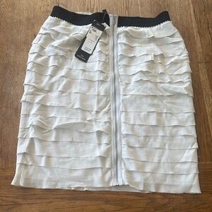 New BCBG Ruffle Pencil Skirt Ivory Cream Straighted Tiered Exposed Zipper Front